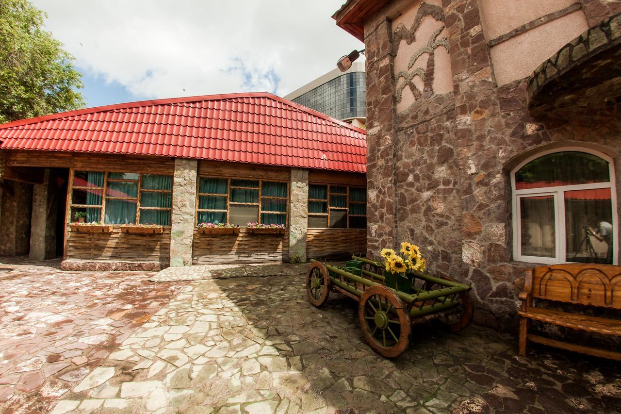 Hotel Edem Karagandy Eksteriør bilde
